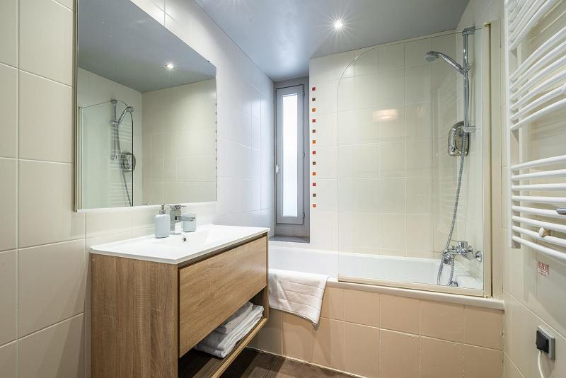 Double or Twin Room with Mont-Blanc view image 3