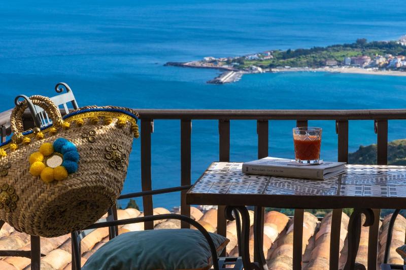 Superior Double Room with Sea View image 3