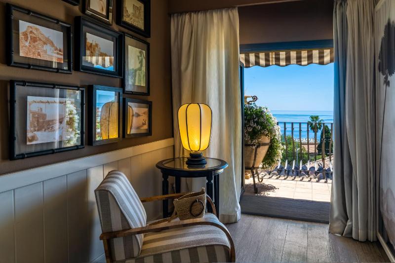 Deluxe Suite with Sea View image 1