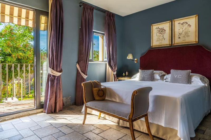 Standard Double Room with Garden View image 4