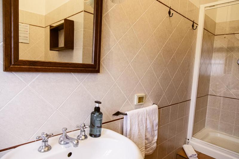 One-Bedroom Apartment image 1