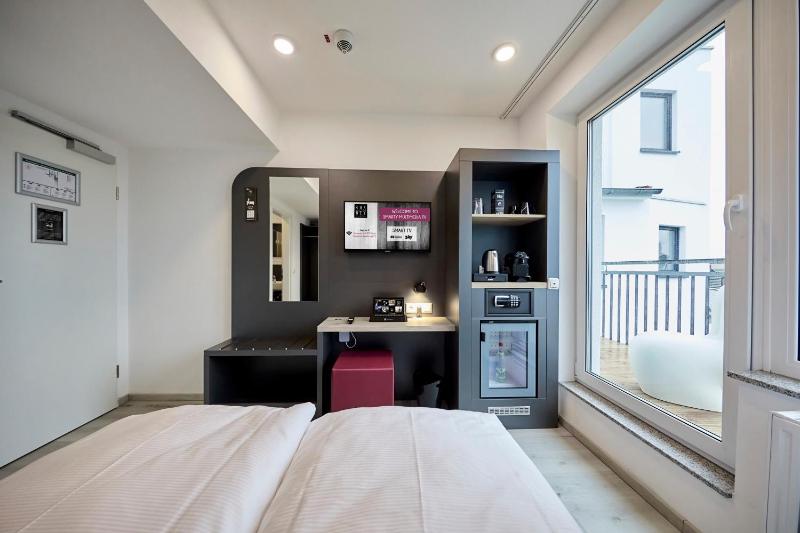 Compact Double Room image 2