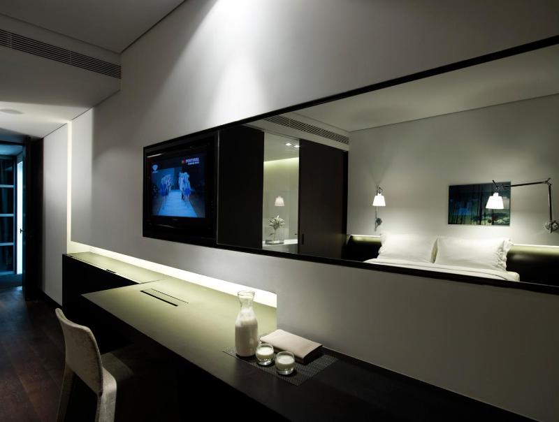 Deluxe Twin Room image 4