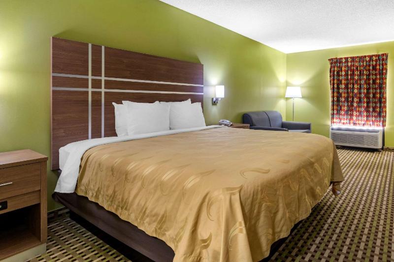 King Room with Sofa Bed - Non-Smoking image 1