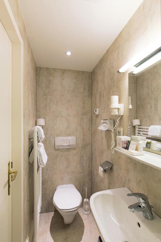 Small Single Room image 2
