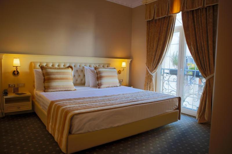 Executive Suite image 4