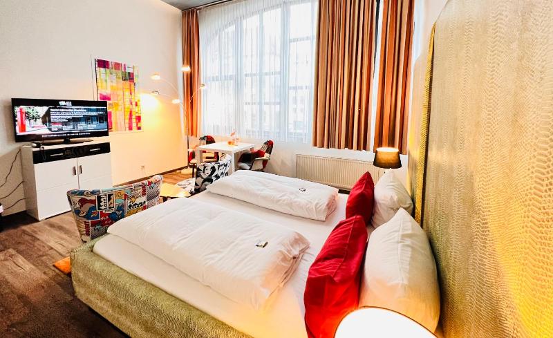 Deluxe Double Room image 4