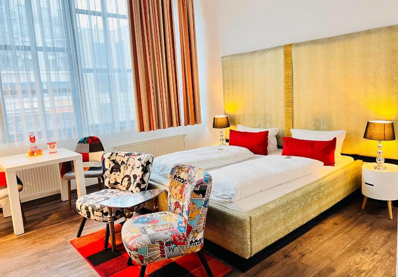 Deluxe Double Room image 2