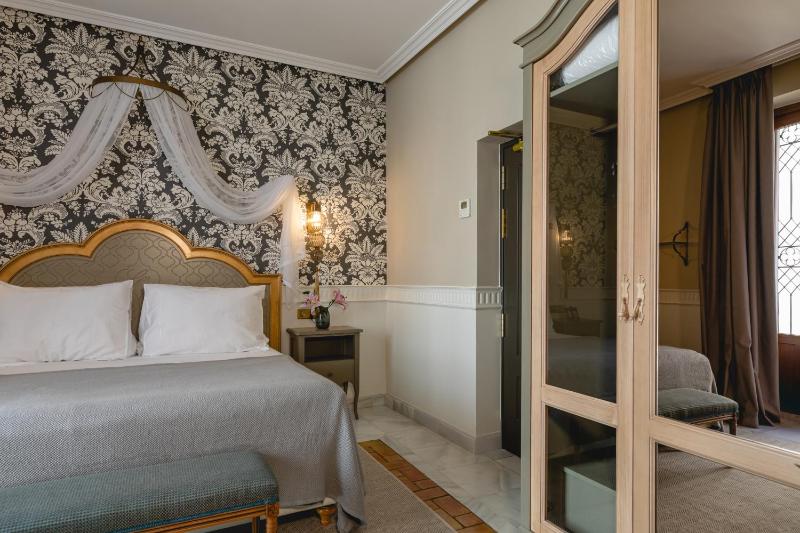 Superior Double Room image 1