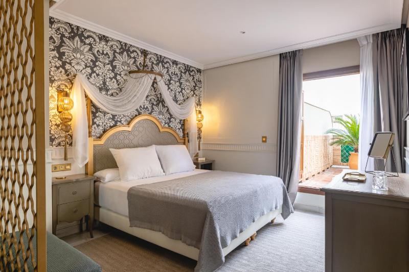 Superior Double Room with Terrace image 2