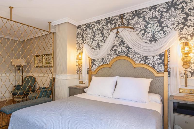 Superior Double Room with Terrace image 3