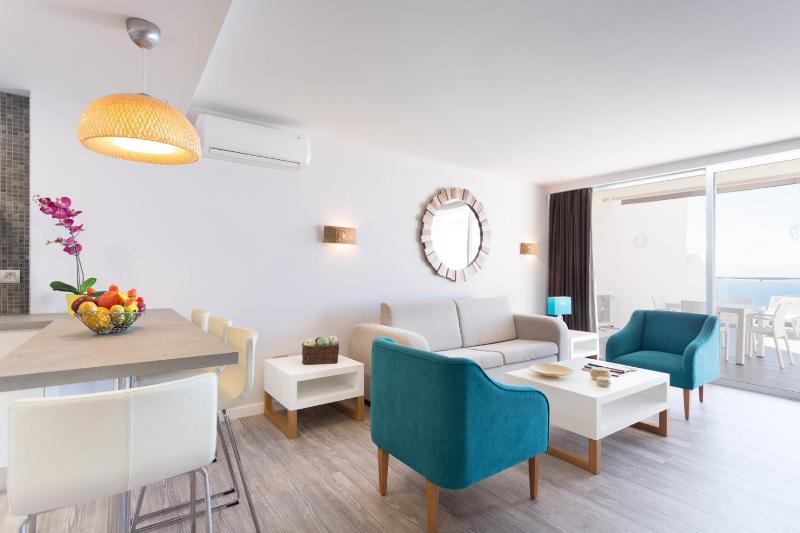 Superior Suite 1 bedroom with jacuzzi with Sea View  image 2