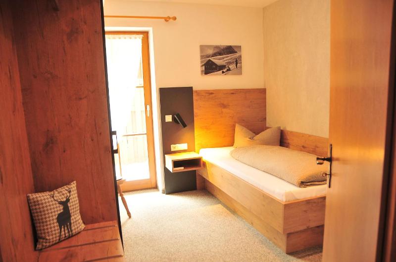 Single Room image 3