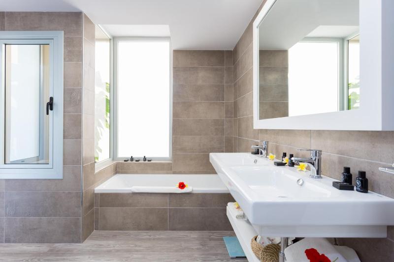Superior Suite 1 bedroom with jacuzzi with Sea View  image 4