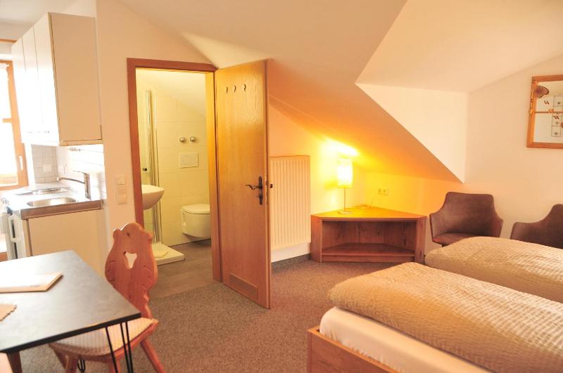 Double Room image 4