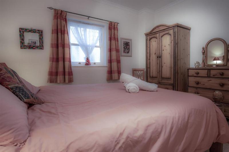 Arcadia - 1 Bedroom Apartment - Tenby - image 6