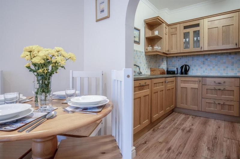 Arcadia - 1 Bedroom Apartment - Tenby - image 4