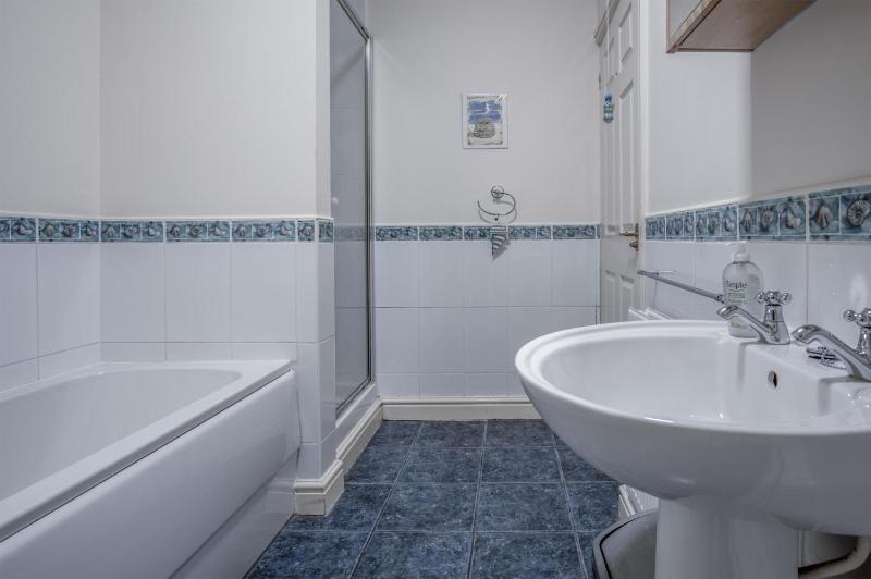 Arcadia - 1 Bedroom Apartment - Tenby - image 5