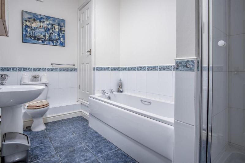 Arcadia - 1 Bedroom Apartment - Tenby - image 13