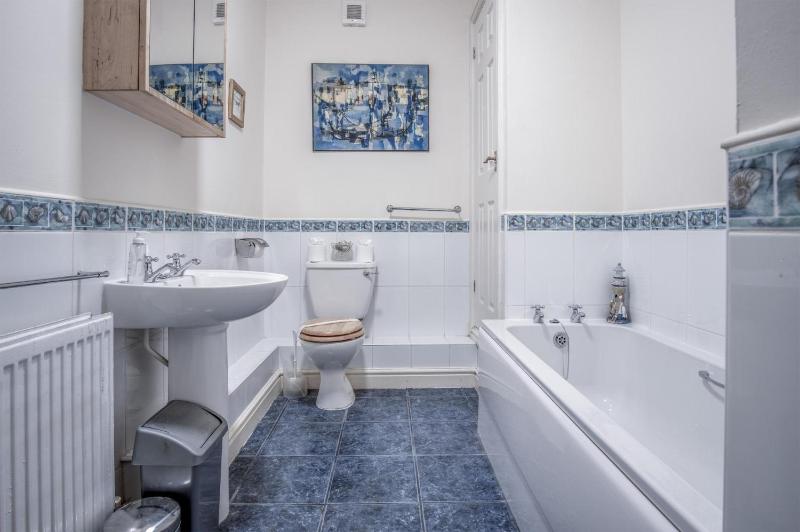 Arcadia - 1 Bedroom Apartment - Tenby - image 15