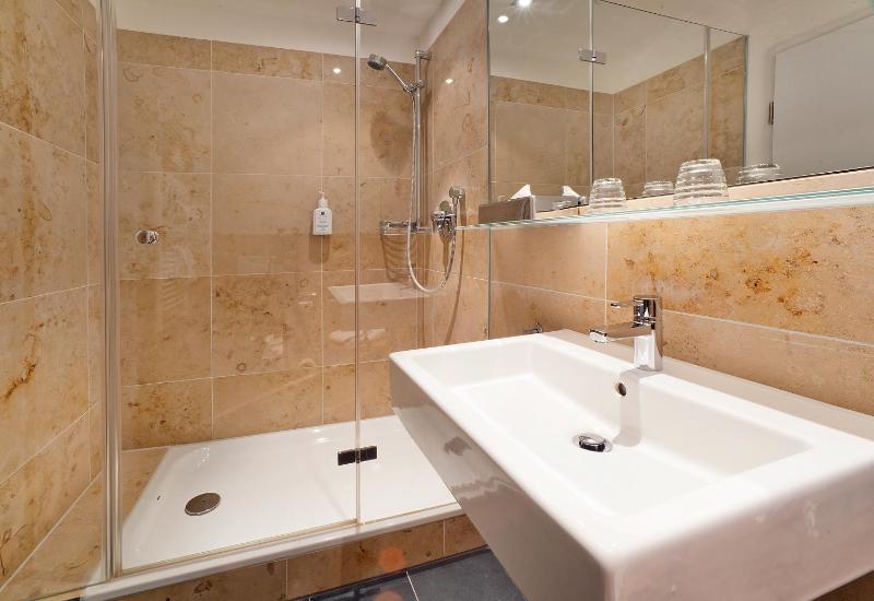 Double Room with Balcony image 2