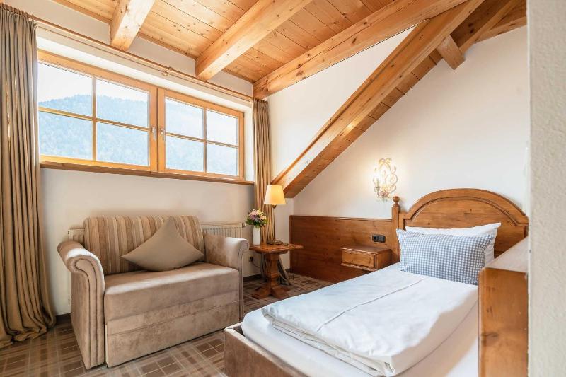 Standard Single Room image 3