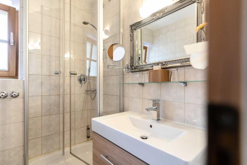 Standard Single Room image 4