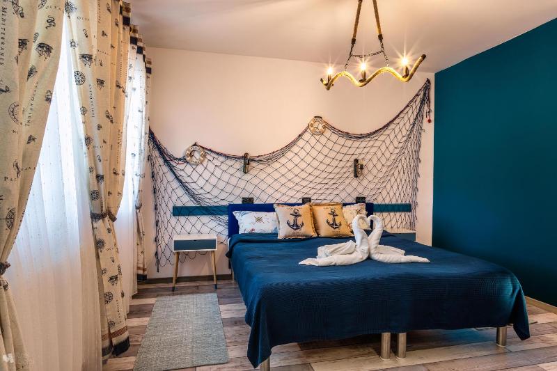 Double Room image 4