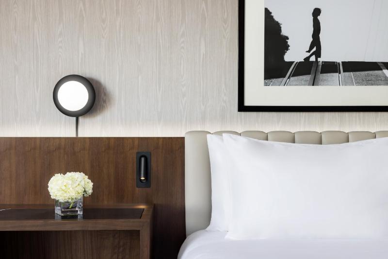 King Room with City View image 4
