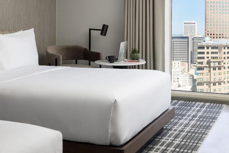 Queen Room with Two Queen Beds and tub - Disability access image 3