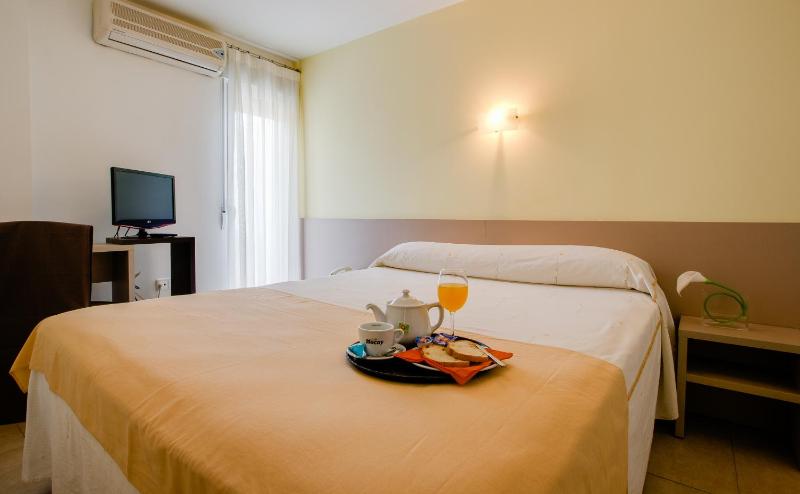 Double or Twin Room image 2