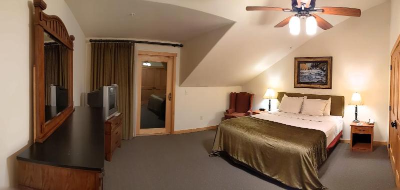 One-Bedroom Suite image 2