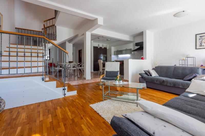House Sunshine - image 10