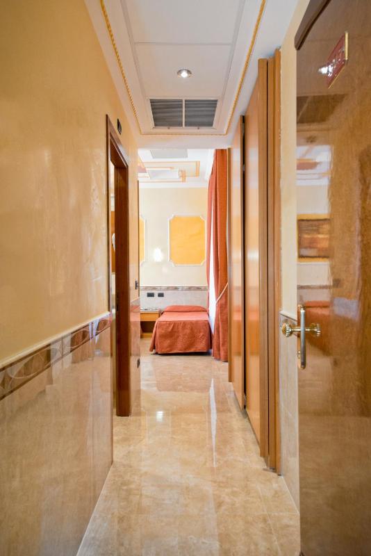 Quadruple Room image 2
