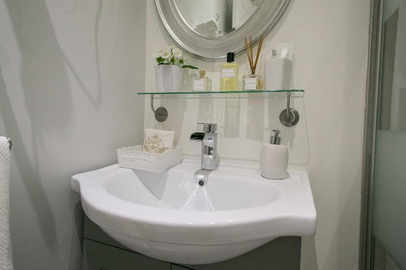 Interior Double Room image 3