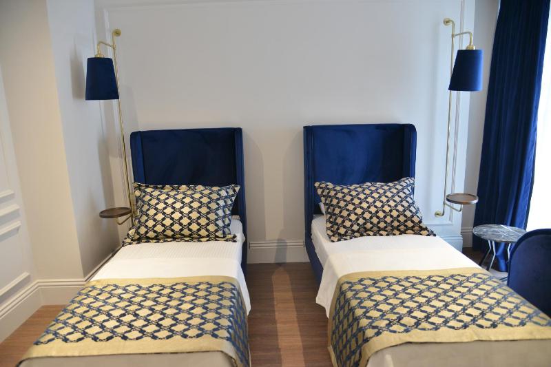 Deluxe Double Room image 2
