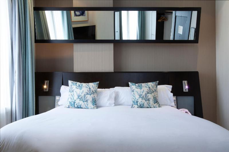 Double Room with Terrace image 4