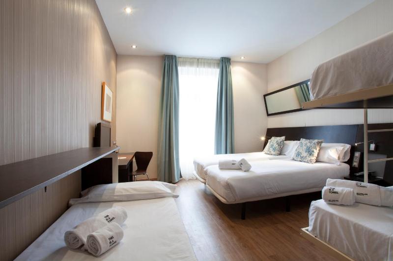 Quintuple Room (5 Adults) image 3