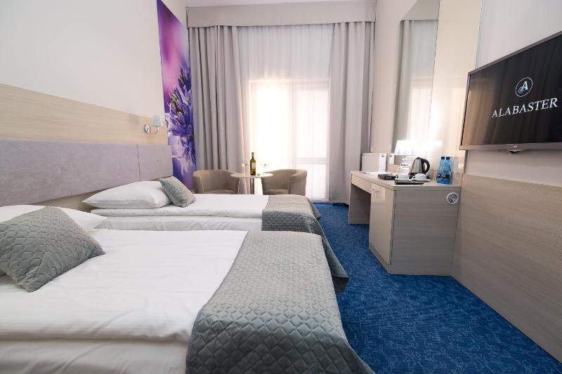Twin Room image 3