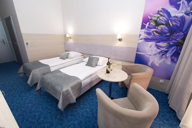 Twin Room image 1