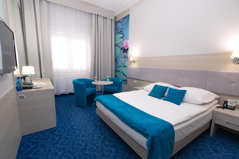 Double Room image 3
