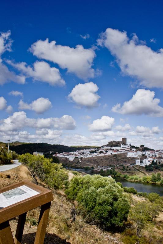 Double Room with Balcony and Sea View image 4