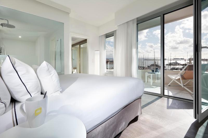 The Level Grand Premium Double or Twin Room with Sea View image 3