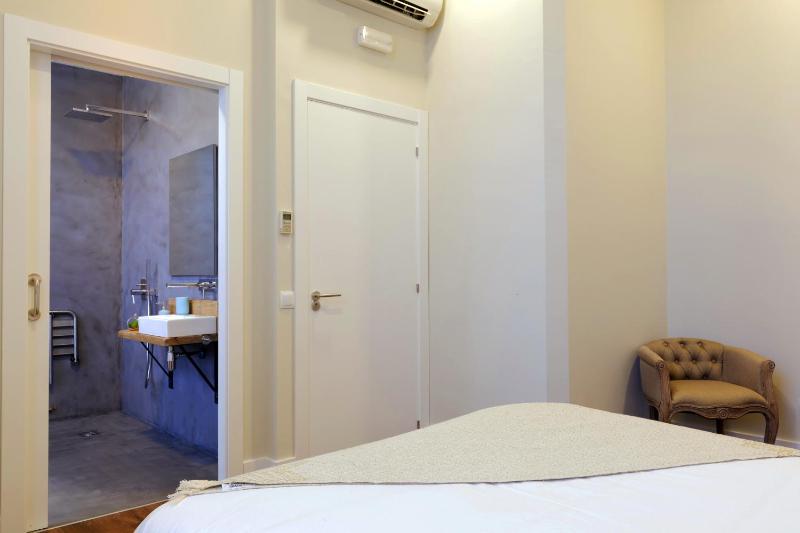 Double Room with Garden View - Disability Access image 2