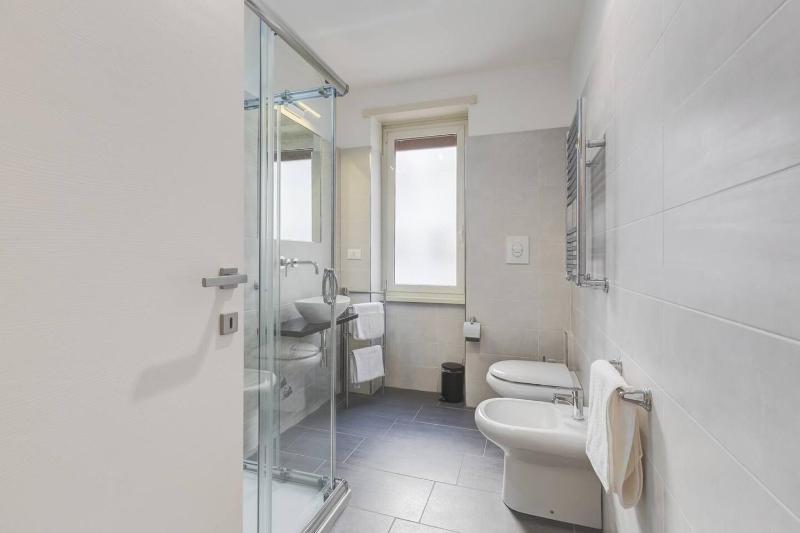 Superior King Room image 3