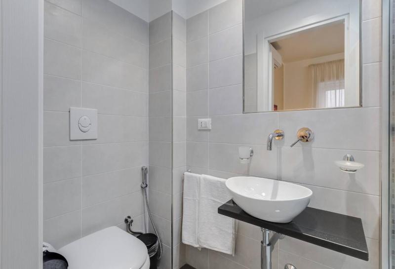 Double Room with Balcony image 3