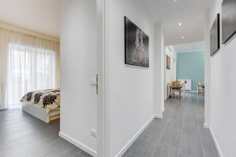 Double Room with Balcony image 4