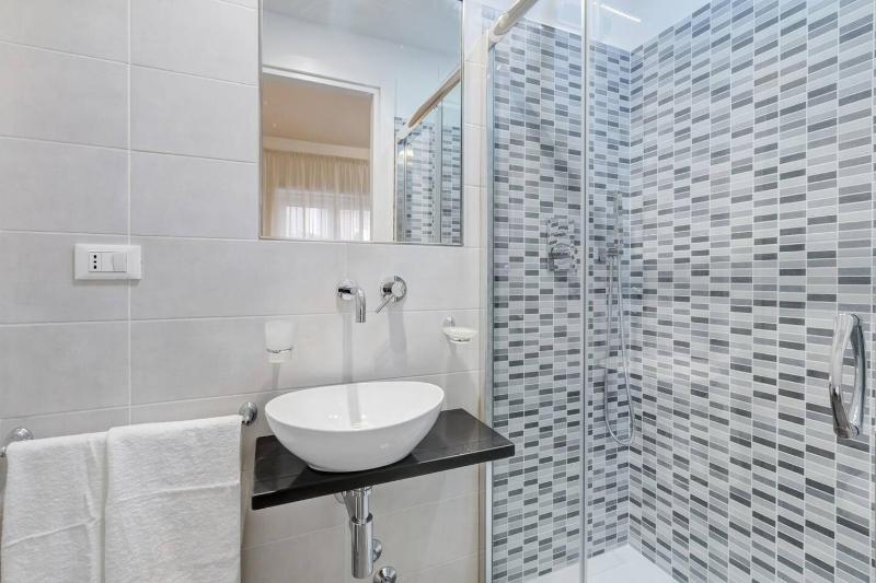 Double Room with Balcony image 2