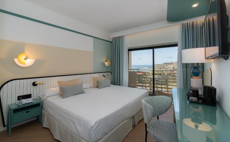 Superior Club Room with Pool View (2 Adults) image 4