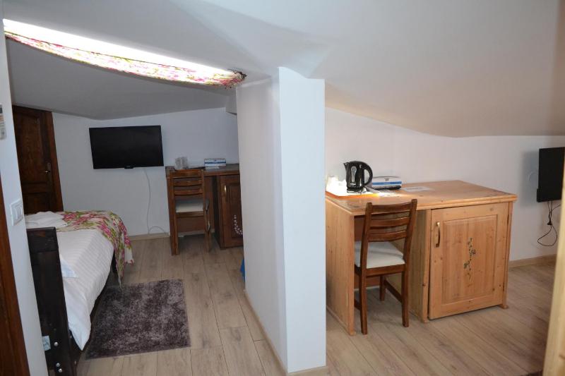 Suite - Attic image 2